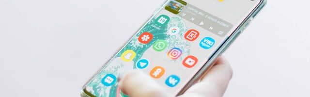 Il cellulare ci ascolta | Vincenzo Maruccio